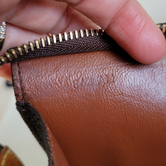 💕Beautiful Authentic Louis Vuitton Toiletry 26 Clutch/ Crossbody Monogram - Picture 7 of 16